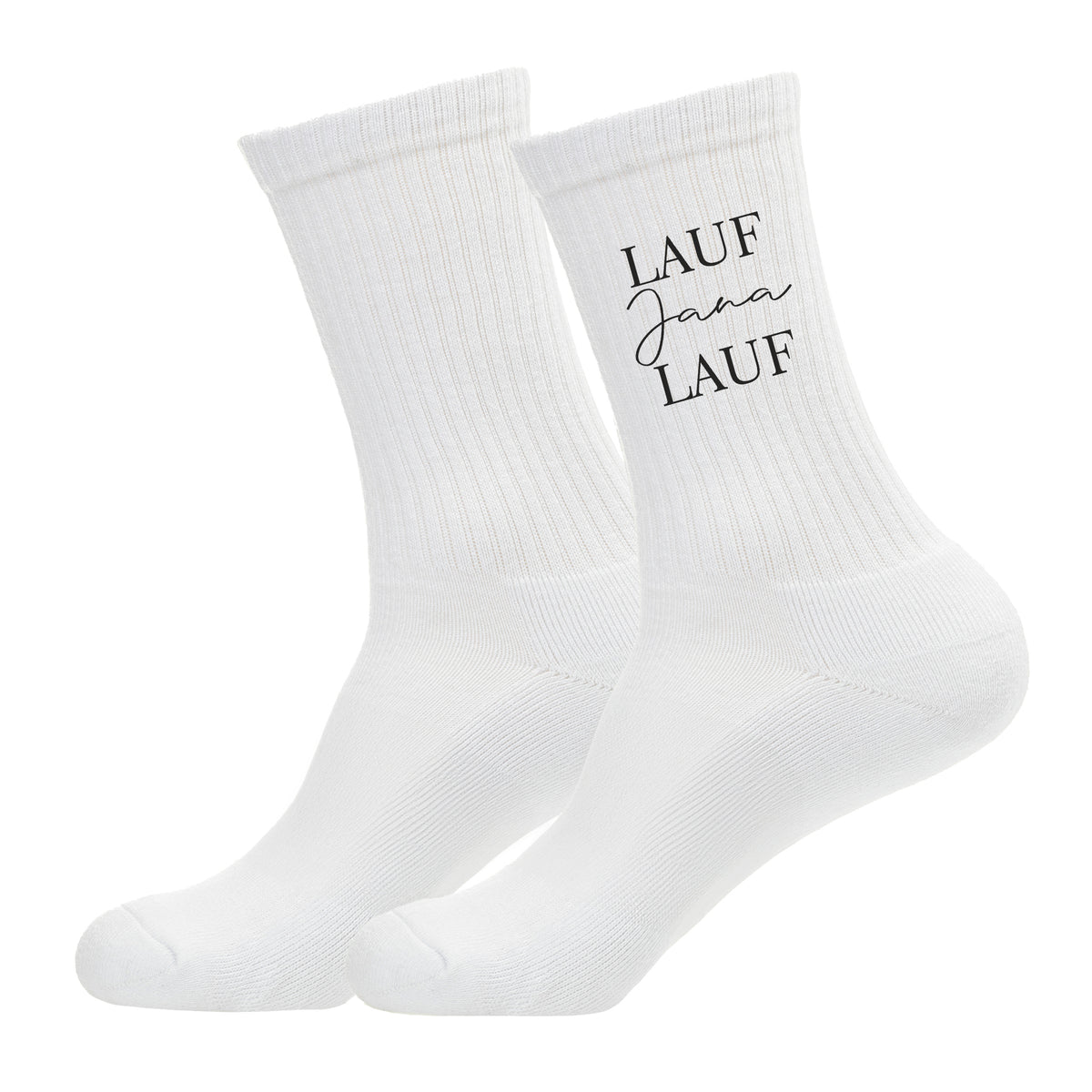 Freigestellte weiße Socken mit „Lauf Jana Lauf“-Aufdruck und personalisiertem Namen