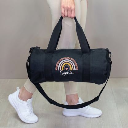 Schwarze Sporttasche mit Regenbogen Motiv und Name Sophia als Trainingstasche für Mädchen und Frauen