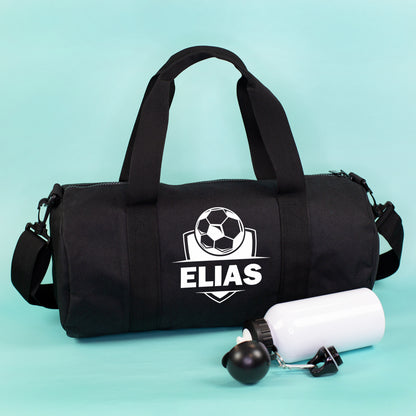 Personalisierte schwarze Sporttasche mit Fußball-Motiv und Name Elias neben Trinkflasche