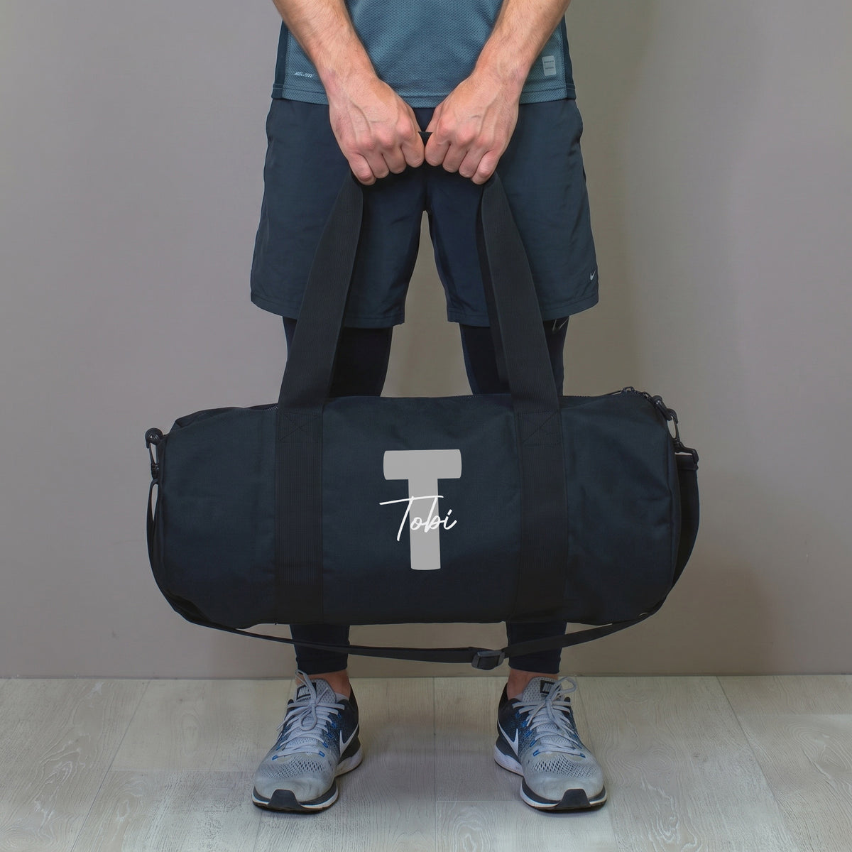 Sporttasche mit Name & Initiale personalisiert als Geschenk | Reisetasche für Freizeit & Sport