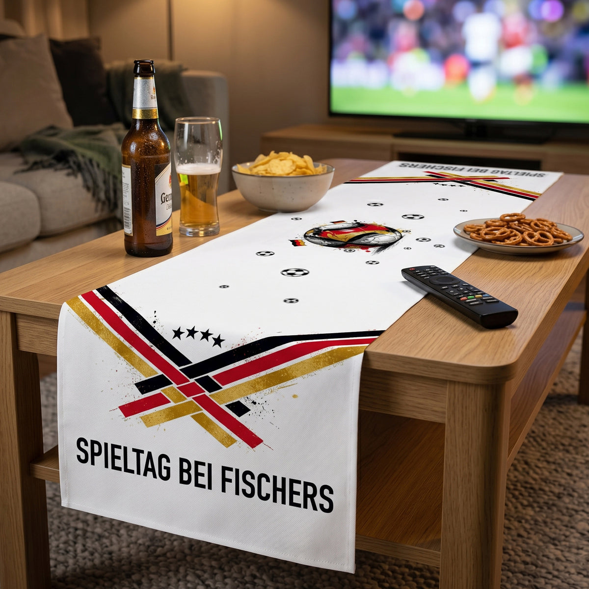 Personalisierter Fußball Tischläufer mit Wunschtext Spieltag bei Fischers auf Couchtisch vor Fernseher