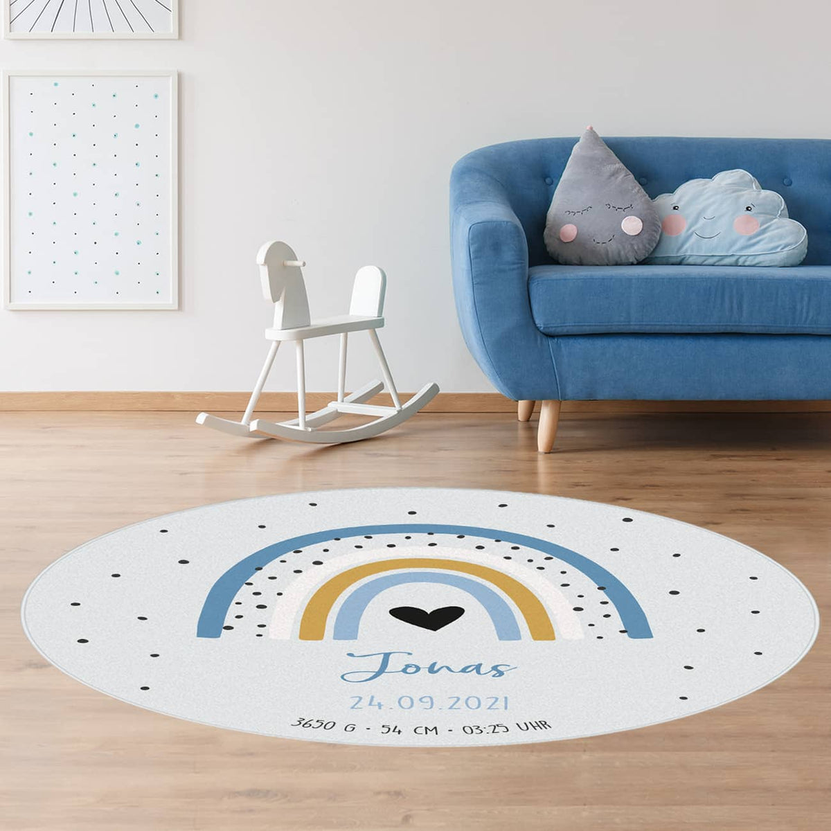 Teppich für das Kinderzimmer mit Regenbogen in Blau mit Personalisierung zur Geburt