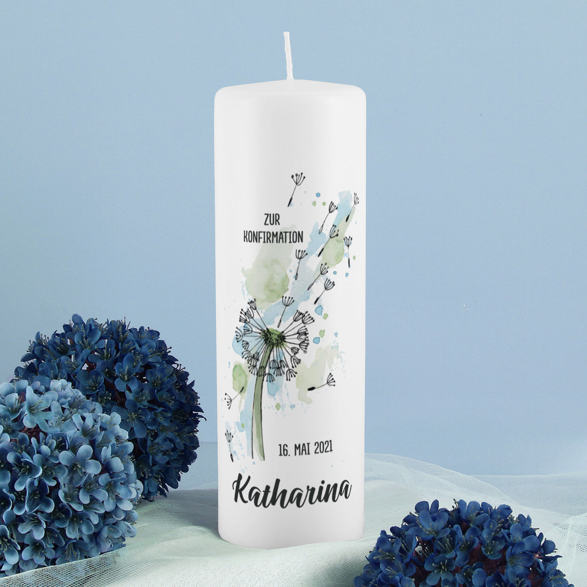 Konfirmationskerze Pusteblume mit Name, Datum und Segensspruch