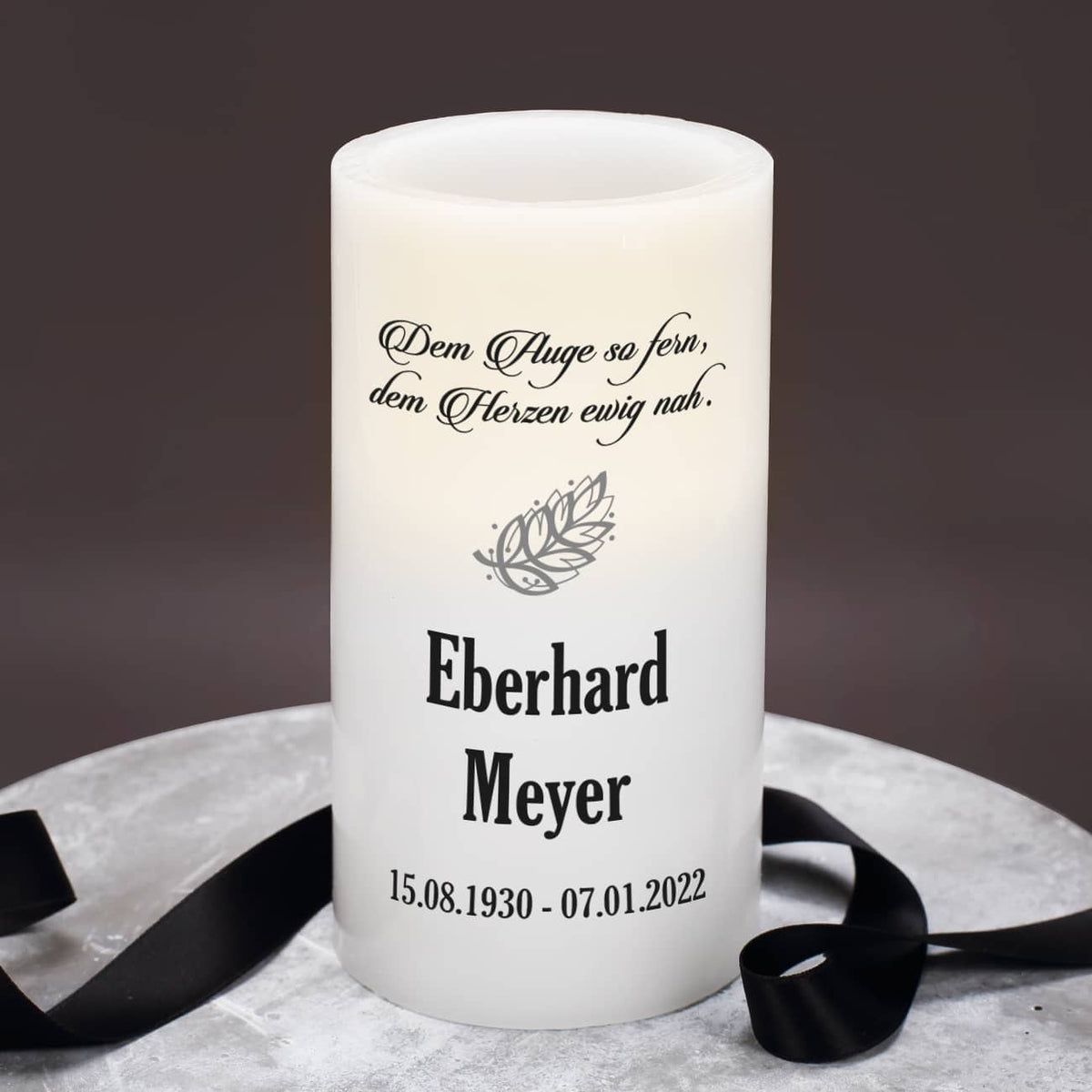 Tröstender Spruch auf Trauerkerze mit Personalisierung