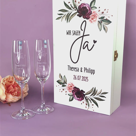 personalisiertes Geschenkset zur Hochzeit mit 2 gravierten Sektgläsern und bedruckter Holzbox in weiß