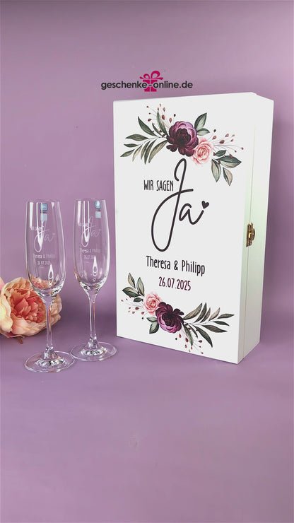 personalisiertes Geschenkset zur Hochzeit mit 2 gravierten Sektgläsern und bedruckter Holzbox in weiß