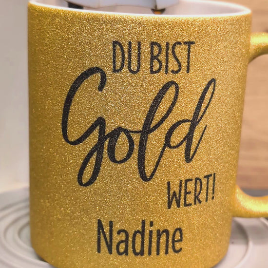 goldene Glitzertasse "Du bist Gold wert" mit Namensaufdruck