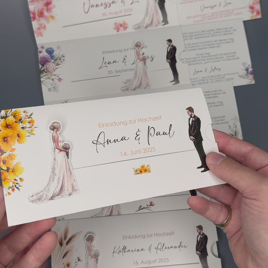 Hochzeitseinladung - Ziehkarte mit Brautpaar und gelbem Blume-Hintergrund
