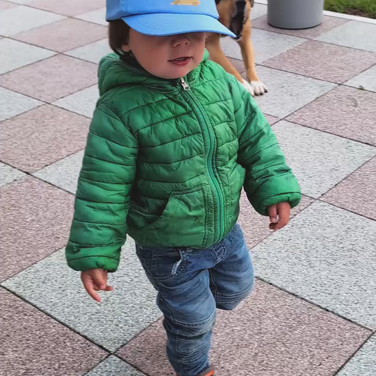 Kinder-Basecap mit Name und Dino-Motiv bedruckt